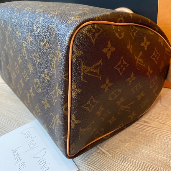 Authentic Louis Vuitton Speedy 30 Monogram 2018 - Picture 4 of 12